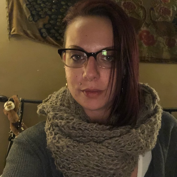 Meet your Posher, Danielle - Picture 1 of 4